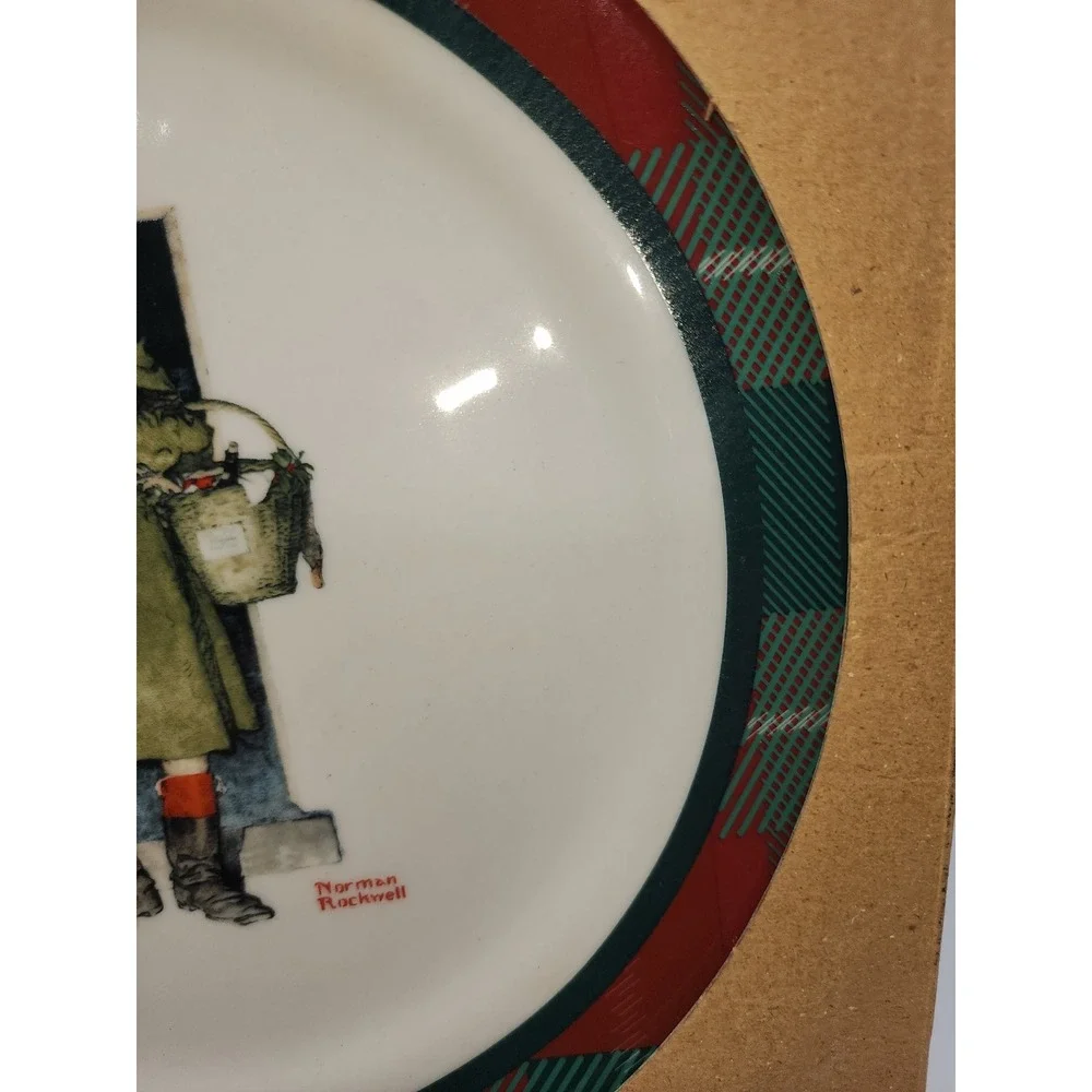 Norman Rockwell Gramps at the Door Collector Plate Plaid Rim Holiday Decor